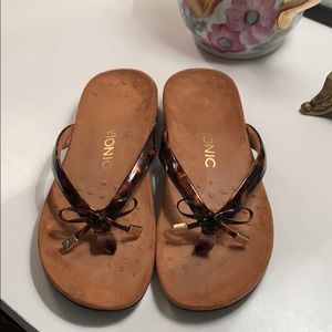 Vionic flip flops with arch